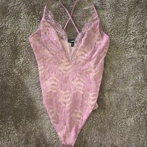 EXPRESS WOMEN PINK LACE CROSS BACK BODYSUIT